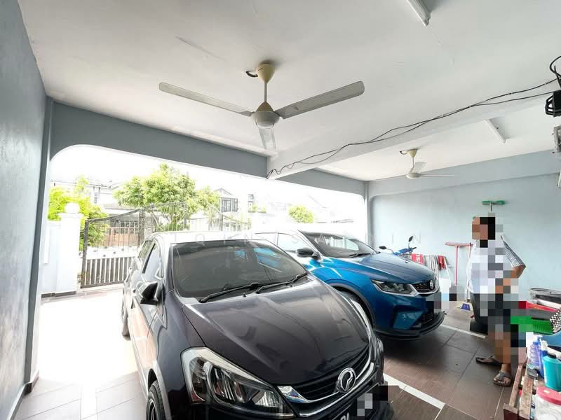 2.5-storey Terraced House for Sale in Bandar Puncak Alam (Puncak Alam) - Shiqin Saidin - Car Park - PropertyGuru.com.my