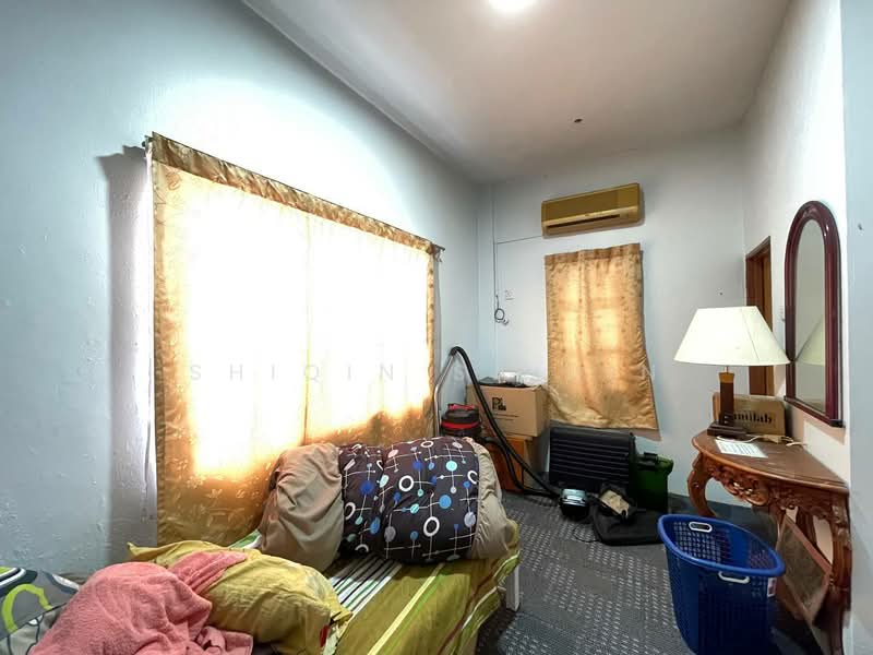 2.5-storey Terraced House for Sale in Bandar Puncak Alam (Puncak Alam) - Shiqin Saidin - Bedroom - PropertyGuru.com.my