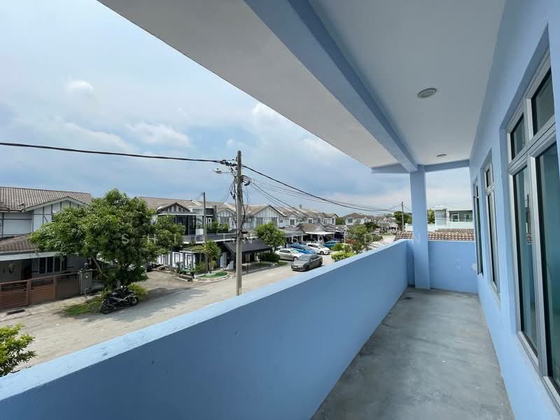 2.5-storey Terraced House for Sale in Bandar Puncak Alam (Puncak Alam) - Shiqin Saidin - Balcony - PropertyGuru.com.my