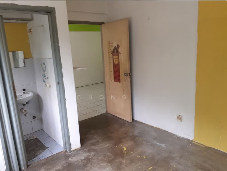 Apartment for Rent at Meranti Apartment - Chong . - Bathroom - PropertyGuru.com.my