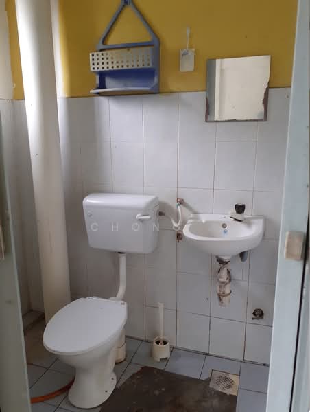 Apartment for Rent at Meranti Apartment - Chong . - Bathroom - PropertyGuru.com.my