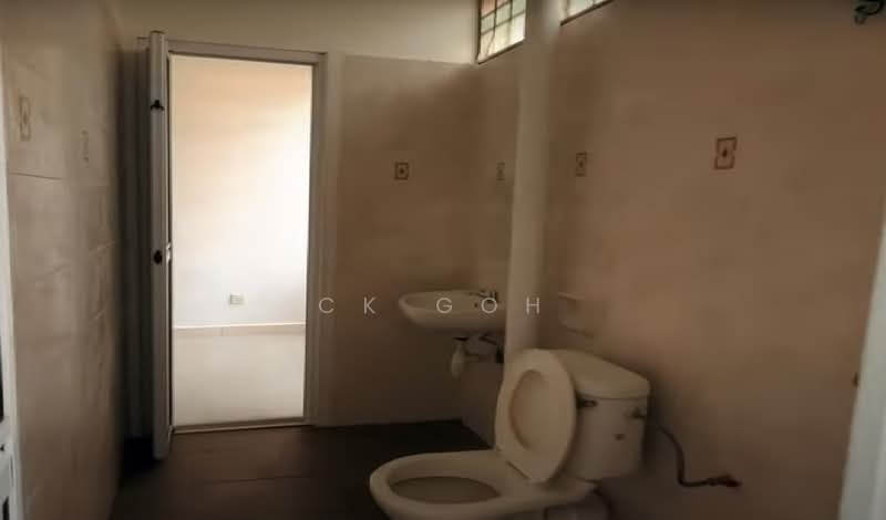 Rumah Teres 3 Tingkat untuk Disewa di Desa Ria (Sungai Ara) - CK Goh - Bathroom - PropertyGuru.com.my