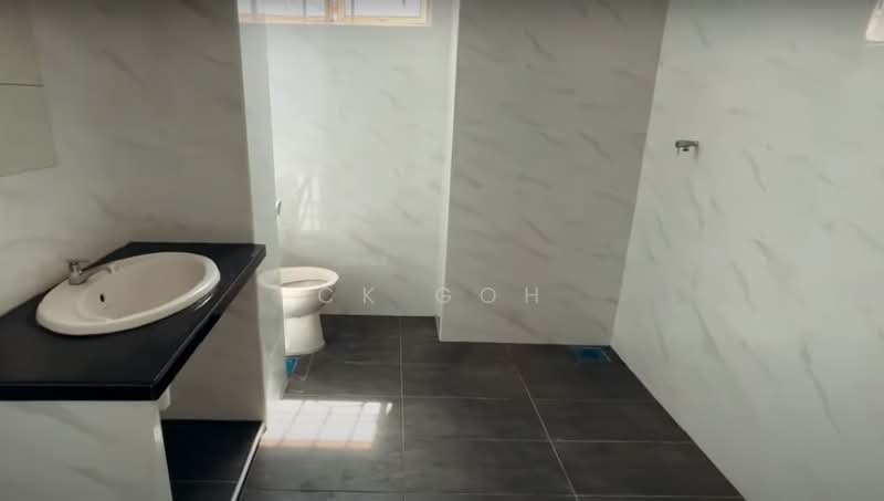 Rumah Teres 3 Tingkat untuk Disewa di Desa Ria (Sungai Ara) - CK Goh - Bathroom - PropertyGuru.com.my
