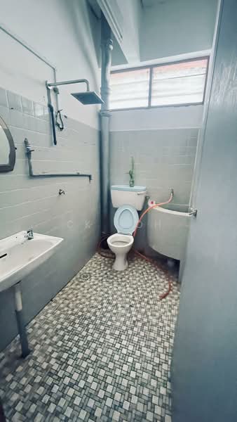 Rumah Berkembar untuk Disewa di Gelugor (Penang) - CK Goh - Bathroom - PropertyGuru.com.my