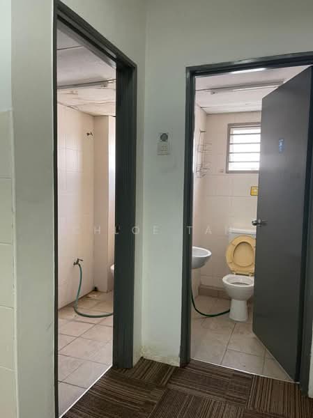 Kedai / Pejabat untuk Disewa di Seksyen U13 (Setia Alam) - Chloe Tan - Bathroom - PropertyGuru.com.my