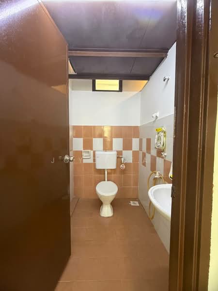 Flat for Rent at Flat Bukit Indah - Joyce Tan - Bathroom - PropertyGuru.com.my