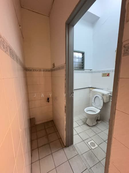 Rumah Teres 1.5 Tingkat untuk Dijual di Kepong Baru (Kepong) - Jay Yong - Bathroom - PropertyGuru.com.my