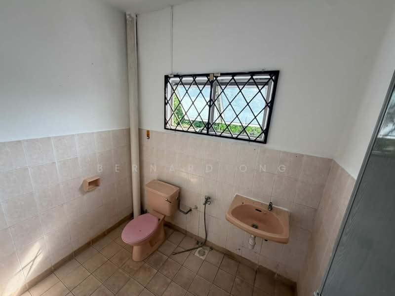 Rumah Teres 2 Tingkat untuk Dijual di Taman Velox (Rawang) - Bernard Ong - Bathroom - PropertyGuru.com.my