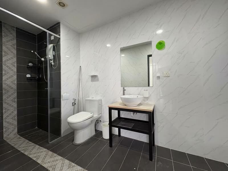 Service Residence for Rent at SOHO @ Empire City - Hailey Lim - Bathroom (Master Bedroom) - PropertyGuru.com.my