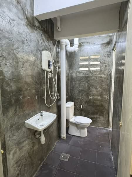 Flat for Rent at Pangsapuri Meranti - Shirley Chan - Bathroom - PropertyGuru.com.my