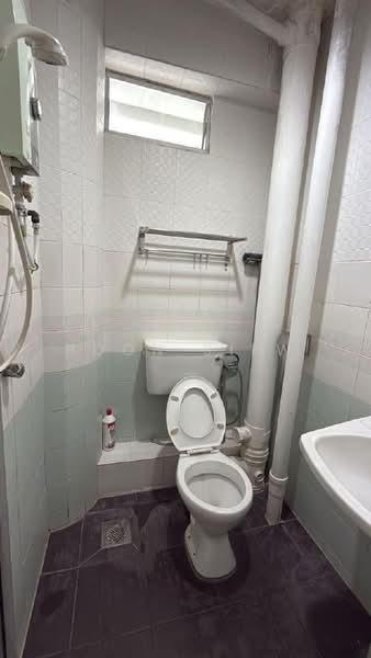 Pangsapuri untuk Dijual di Jade View - Boon Siew - Bathroom - PropertyGuru.com.my