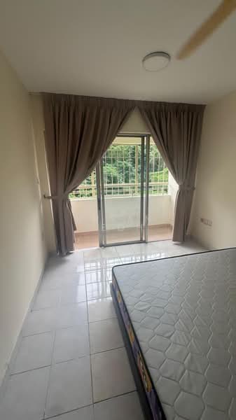 Pangsapuri untuk Dijual di Flora Damansara Apartment - Bryan Yeoh - Bedroom - PropertyGuru.com.my