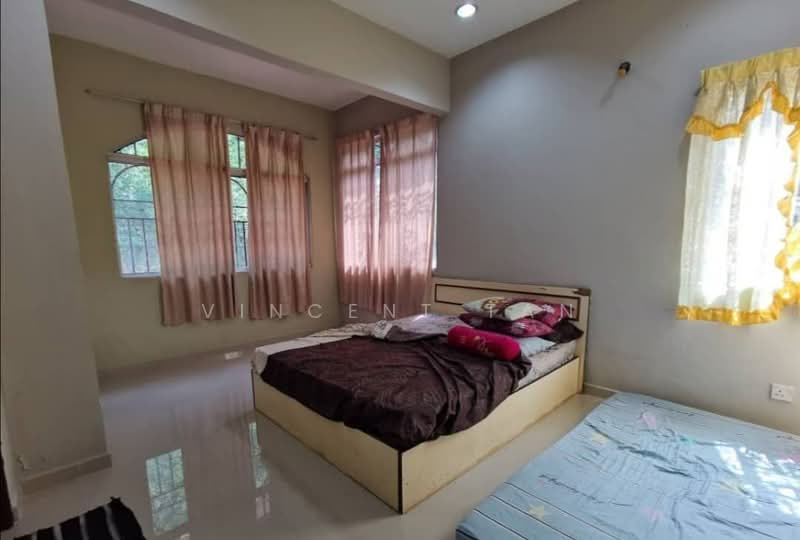 2.5-storey Terraced House for Sale in Taman Equine (Seri Kembangan) - Vincent Tan - Bedroom - PropertyGuru.com.my