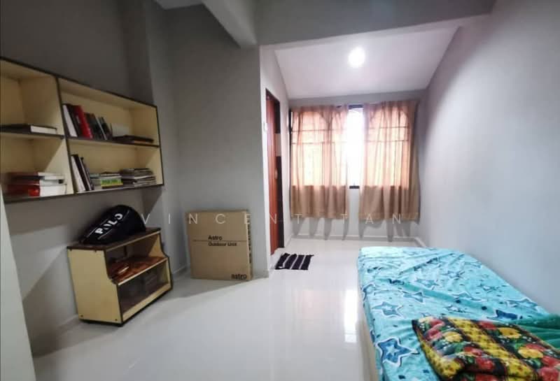2.5-storey Terraced House for Sale in Taman Equine (Seri Kembangan) - Vincent Tan - Bedroom - PropertyGuru.com.my