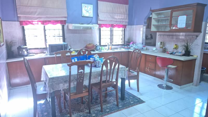 Bungalow for Sale in Tok Sira (Kuantan) - Izzat Azman - Kitchen - PropertyGuru.com.my