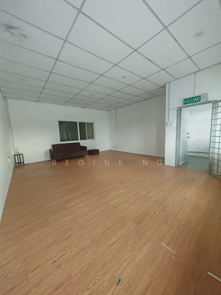 Kilang untuk Disewa di Taman Mount Austin (Tebrau) - Regine Ng - Living Room - PropertyGuru.com.my