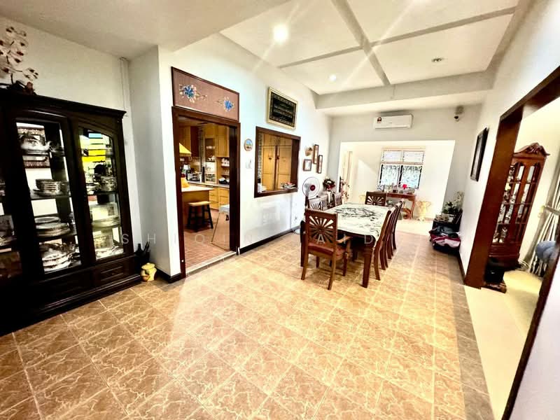 Semi-Detached House for Sale in Ampang (Selangor) - Shiqin Saidin - Dining Room - PropertyGuru.com.my