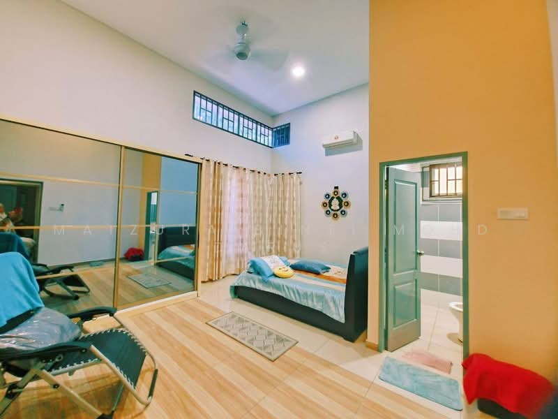 Bungalow House for Sale in Bandar Warisan Puteri (Ampangan) - Maizura binti Mohd Darus - Bedroom - PropertyGuru.com.my