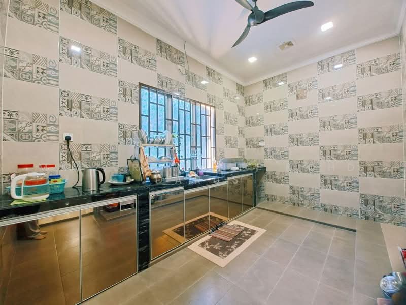 Bungalow House for Sale in Bandar Warisan Puteri (Ampangan) - Maizura binti Mohd Darus - Kitchen - PropertyGuru.com.my
