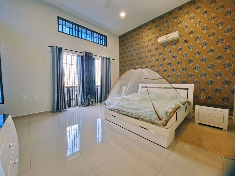 Bungalow House for Sale in Bandar Warisan Puteri (Ampangan) - Maizura binti Mohd Darus - Bedroom - PropertyGuru.com.my