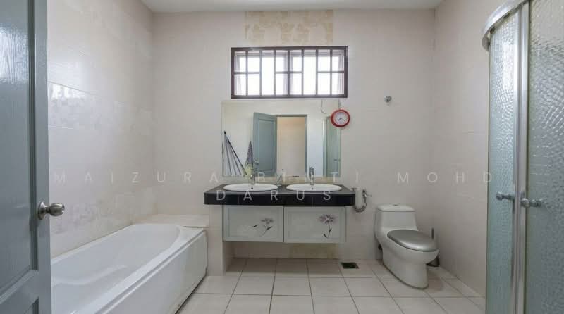 Bungalow House for Sale in Bandar Warisan Puteri (Ampangan) - Maizura binti Mohd Darus - Bathroom - PropertyGuru.com.my