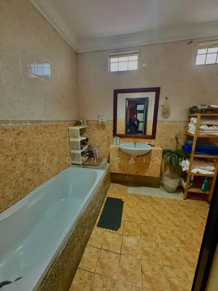 Semi-Detached House for Sale in Ampang (Selangor) - Shiqin Saidin - Bathroom - PropertyGuru.com.my