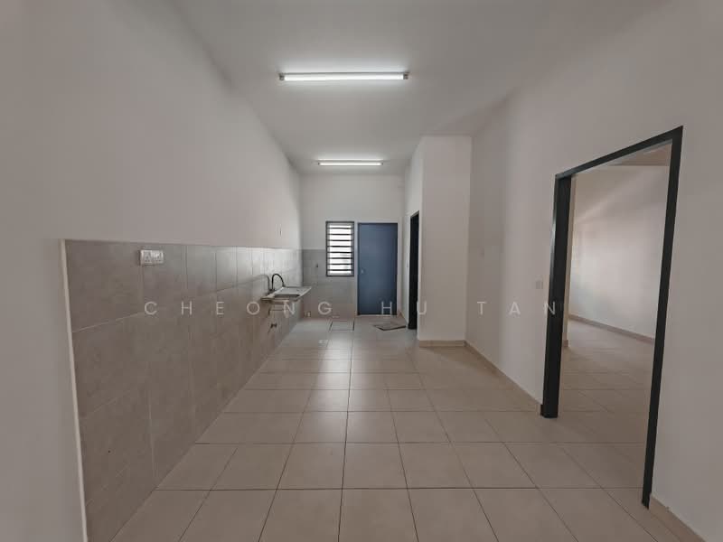 2-storey Terraced House for Rent in Iringan Bayu (Seremban) - Cheong Hu Tan - Kitchen - PropertyGuru.com.my