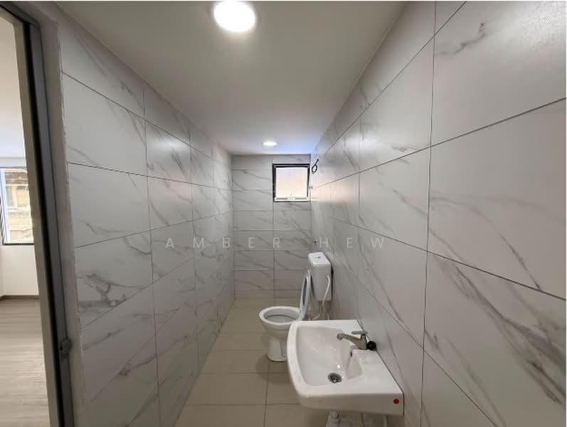 Rumah Teres 2 Tingkat untuk Dijual di Taman Plentong Baru (Masai) - Amber Hew - Bathroom - PropertyGuru.com.my