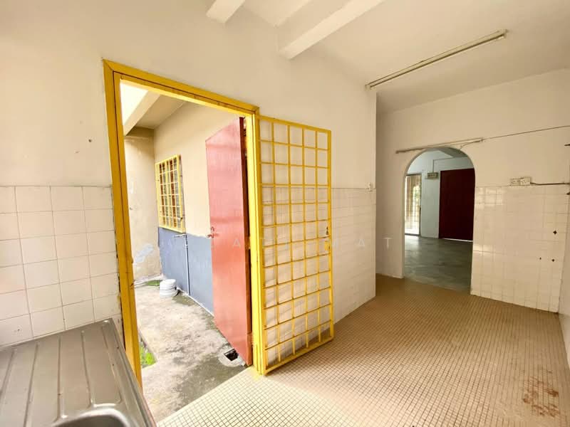 Rumah Teres 2 Tingkat untuk Dijual di Taman Puchong Perdana (Puchong) - Izzati Mat - Kitchen - PropertyGuru.com.my