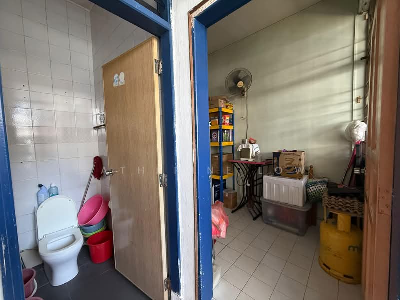 Rumah Teres 2 Tingkat untuk Dijual di Taman Johor Jaya (Johor Bahru) - Katherine Low - Bathroom - PropertyGuru.com.my