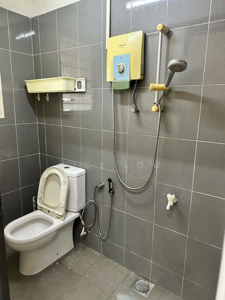 Rumah Teres 1 Tingkat untuk Disewa di Taman Pelangi (Johor Bahru) - Nick Low - Bathroom - PropertyGuru.com.my