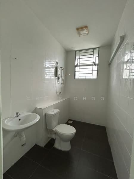 3-storey Terraced House for Sale in Kajang (Selangor) - Chris Choo - Bathroom - PropertyGuru.com.my