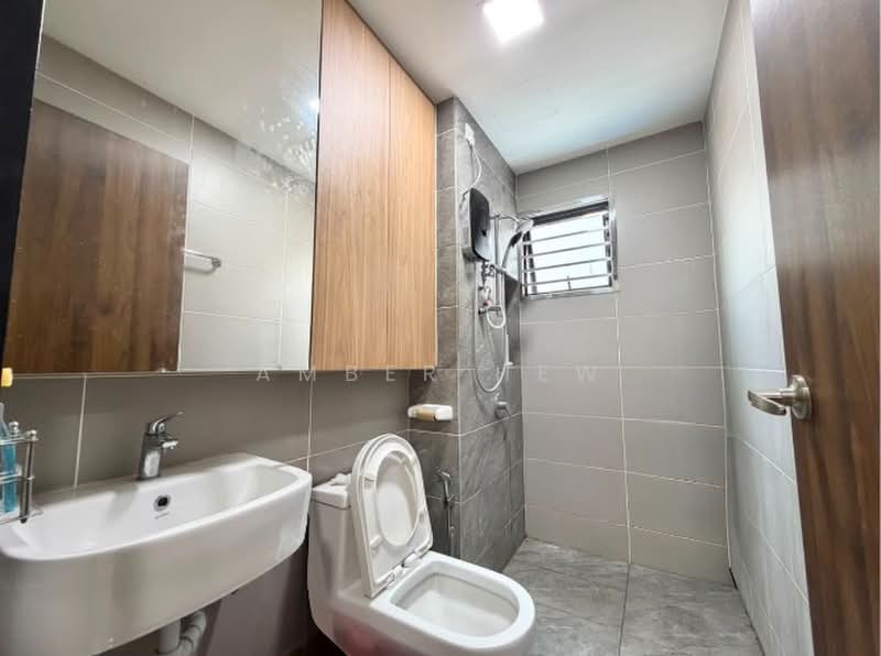 Kediaman Servis untuk Dijual di Veranda Residence - Amber Hew - Bathroom - PropertyGuru.com.my