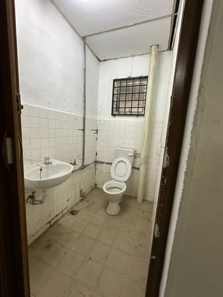 Kilang untuk Disewa di Masai (Johor) - Cheryl Tey - Bathroom - PropertyGuru.com.my