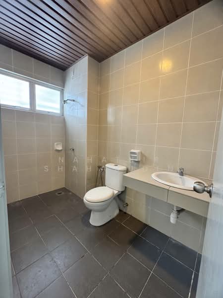 2-storey Terraced House for Sale in Bukit Rahman Putra (Sungai Buloh) - Nahathir Shahabudin - Bathroom - PropertyGuru.com.my