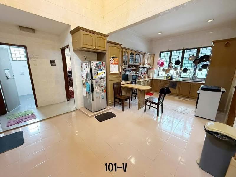 Semi-Detached House for Sale in Taman Chi Liung (Klang) - Daniel Kok - Kitchen - PropertyGuru.com.my