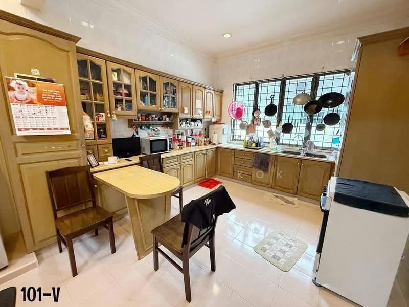 Semi-Detached House for Sale in Taman Chi Liung (Klang) - Daniel Kok - Kitchen - PropertyGuru.com.my