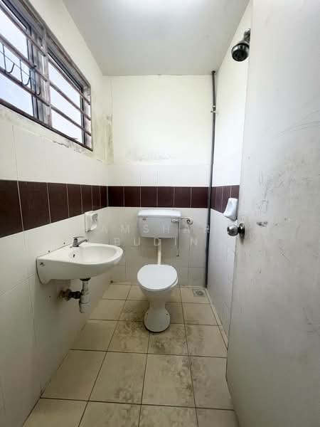 1-storey Terraced House for Sale in Bandar Saujana Putra (Tanjong Duabelas) - Zamshary Budin - Bathroom - PropertyGuru.com.my