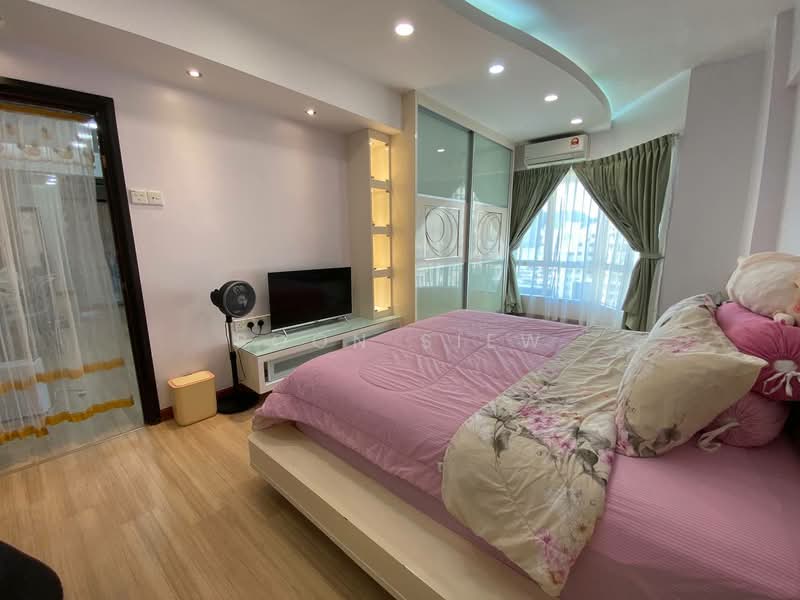 Condominium for Sale at Gold Coast Resort Condominium - Boon Siew - Bedroom - PropertyGuru.com.my
