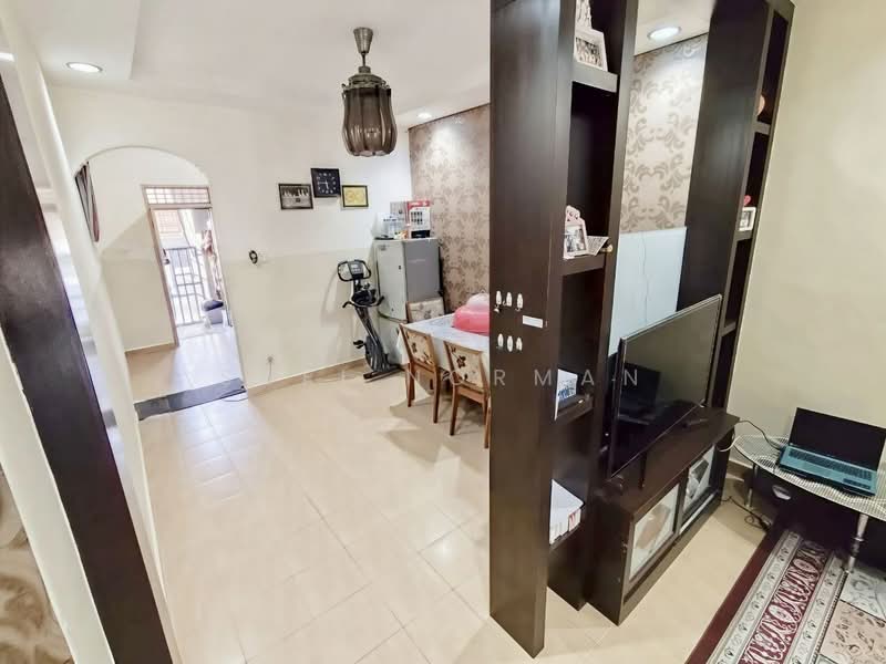 1-storey Terraced House for Sale in Taman Bukit Tiram (Ulu Tiram) - Sufi Norman - Living Room - PropertyGuru.com.my