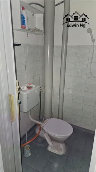 Rumah Flat untuk Disewa di Greenlane Heights Block 3 - Edwin Ng - Bathroom - PropertyGuru.com.my
