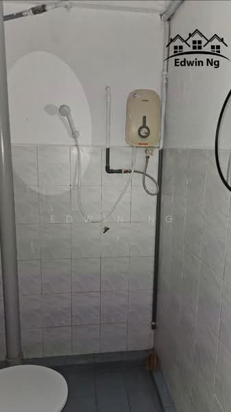Rumah Flat untuk Disewa di Greenlane Heights Block 3 - Edwin Ng - Bathroom - PropertyGuru.com.my