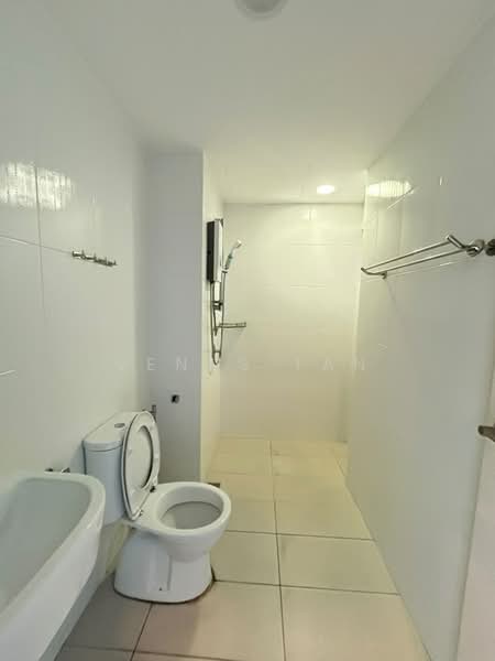 Kondominium untuk Disewa di The Latitude Condominium - Venus Tan - Bathroom - PropertyGuru.com.my