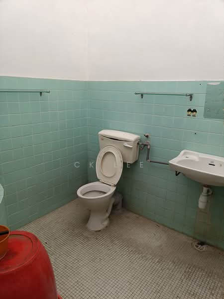 Rumah Teres 2 Tingkat untuk Dijual di Taman Overseas Union (Taman Oug) (Jalan Klang Lama (Old Klang Road)) - CK Lee - Bathroom - PropertyGuru.com.my