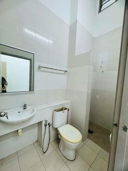 1-storey Terraced House for Sale in Bandar Bukit Raja (Klang) - Nahathir Shahabudin - Bathroom - PropertyGuru.com.my