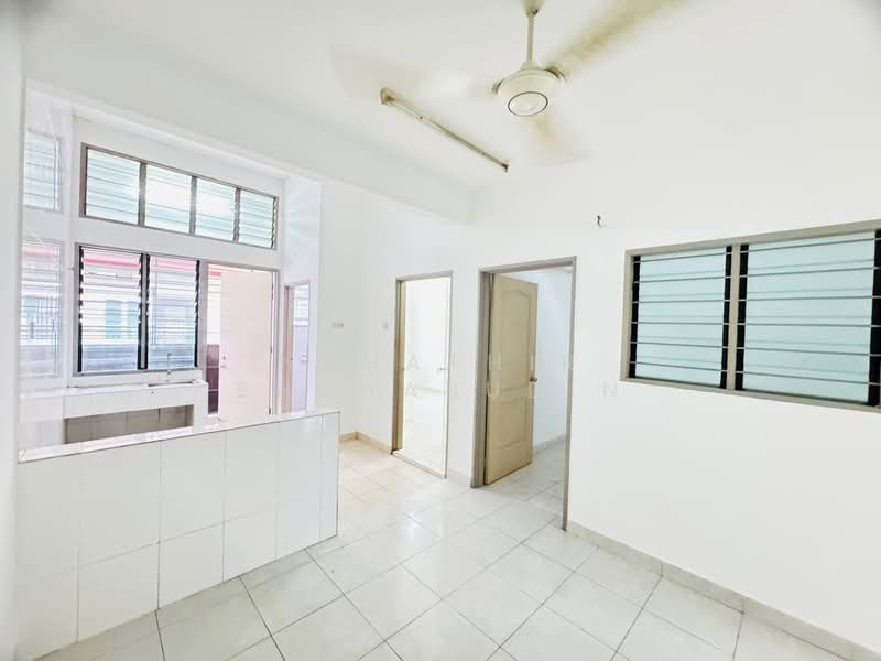 1-storey Terraced House for Sale in Bandar Bukit Raja (Klang) - Nahathir Shahabudin - Kitchen - PropertyGuru.com.my