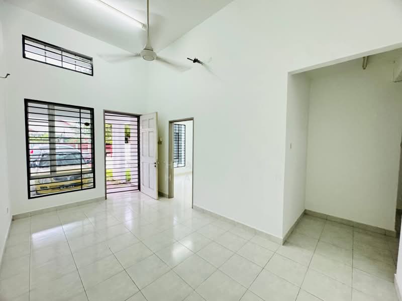 1-storey Terraced House for Sale in Bandar Bukit Raja (Klang) - Nahathir Shahabudin - Living Room - PropertyGuru.com.my