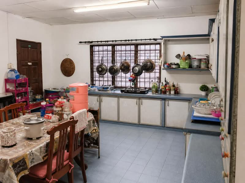 Rumah Teres 1 Tingkat untuk Dijual di Taman Desa Jaya (Johor Bahru) - Zira . - Kitchen - PropertyGuru.com.my