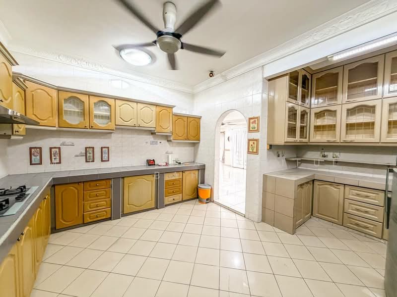 Rumah Berkembar untuk Dijual di Seksyen 9 (Shah Alam) - Mohd Aizat Saiful Bahri - Kitchen - PropertyGuru.com.my