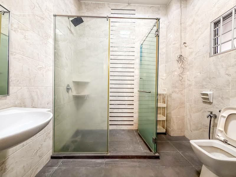 Rumah Berkembar untuk Dijual di Seksyen 9 (Shah Alam) - Mohd Aizat Saiful Bahri - Bathroom - PropertyGuru.com.my